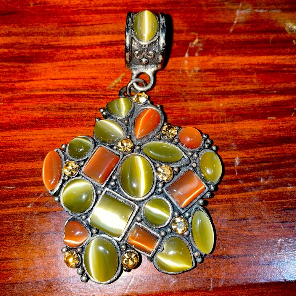 Beautiful Cat's Eye Pendant - Picture 2 of 4